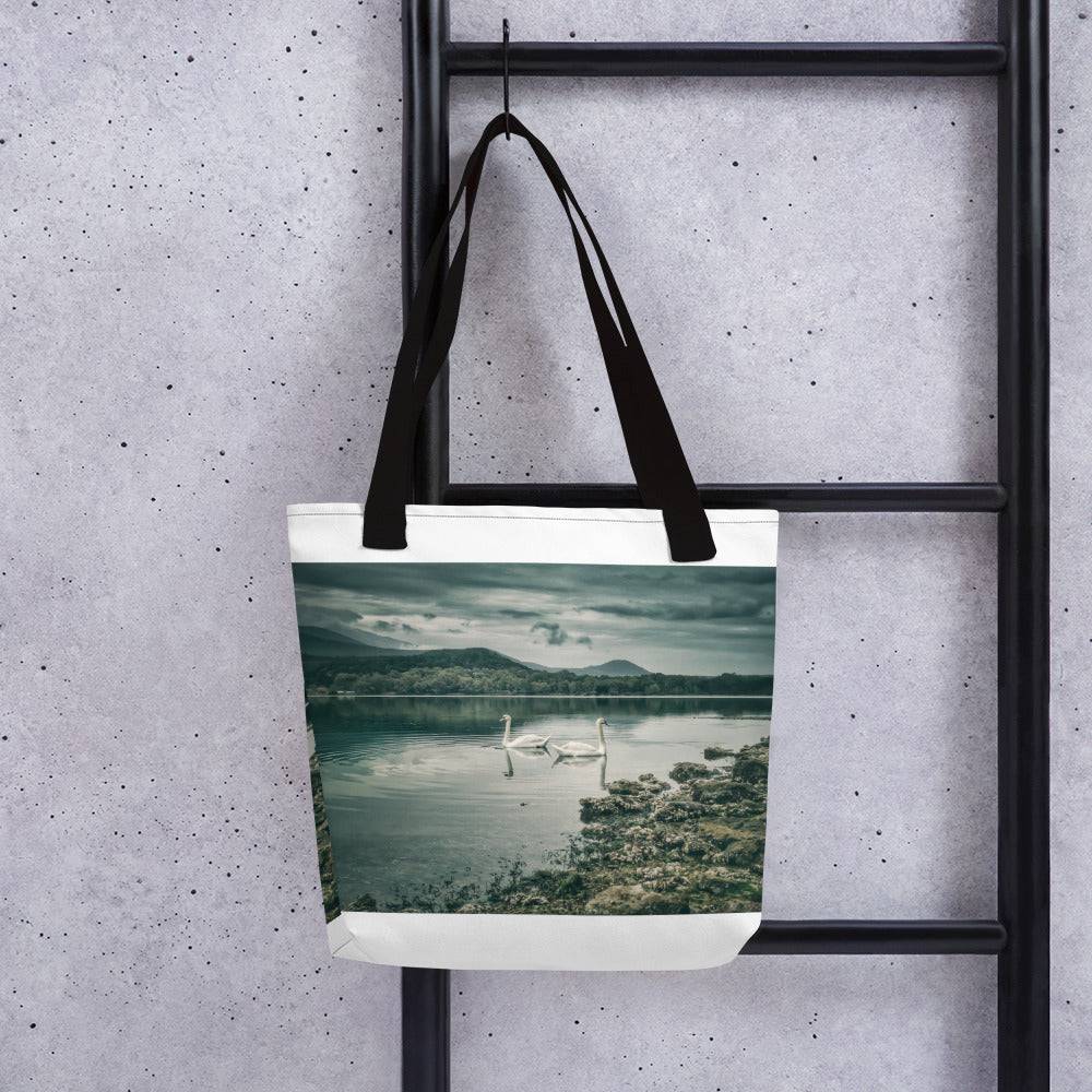 Tote bag/swans in the lake - Enet Images