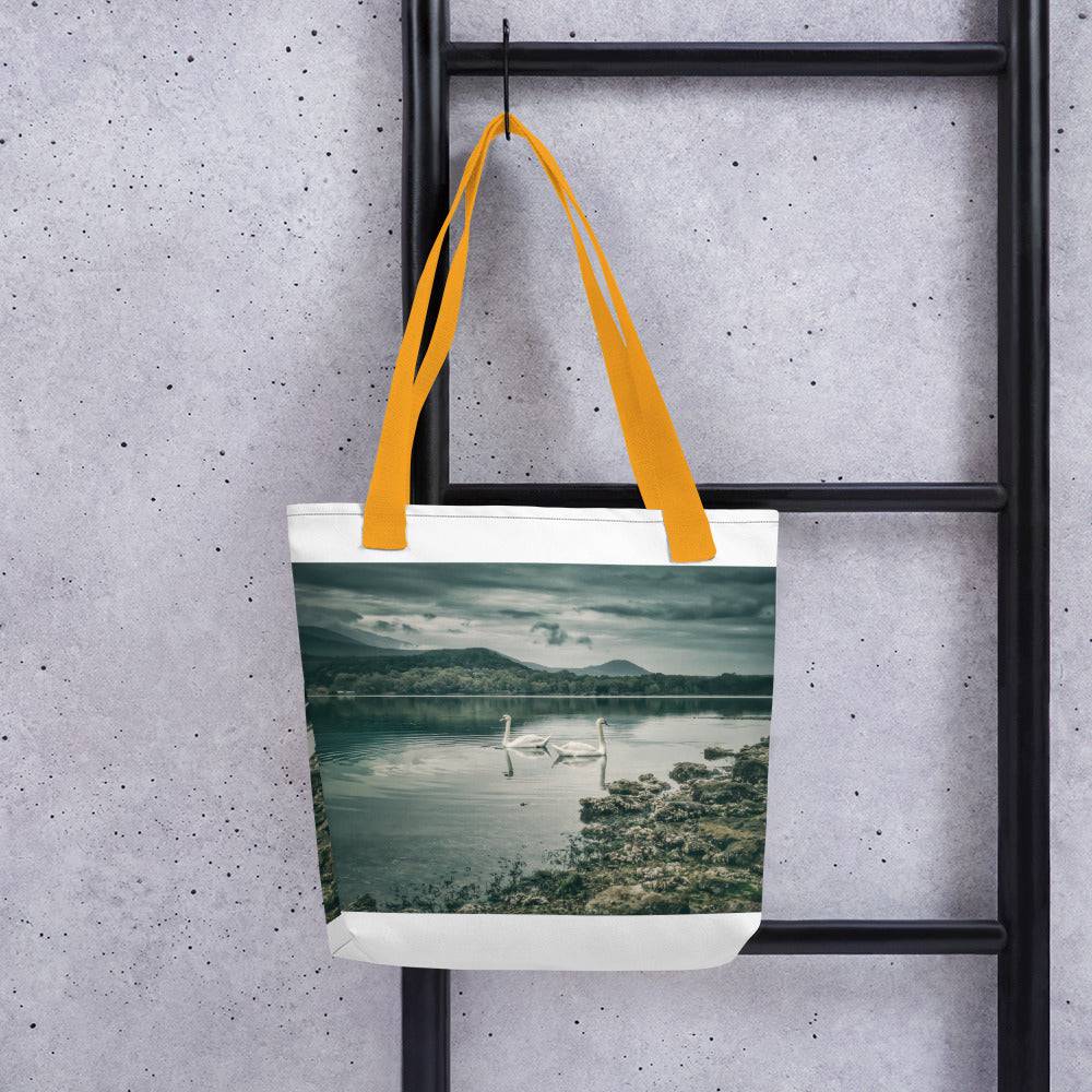Tote bag/swans in the lake - Enet Images