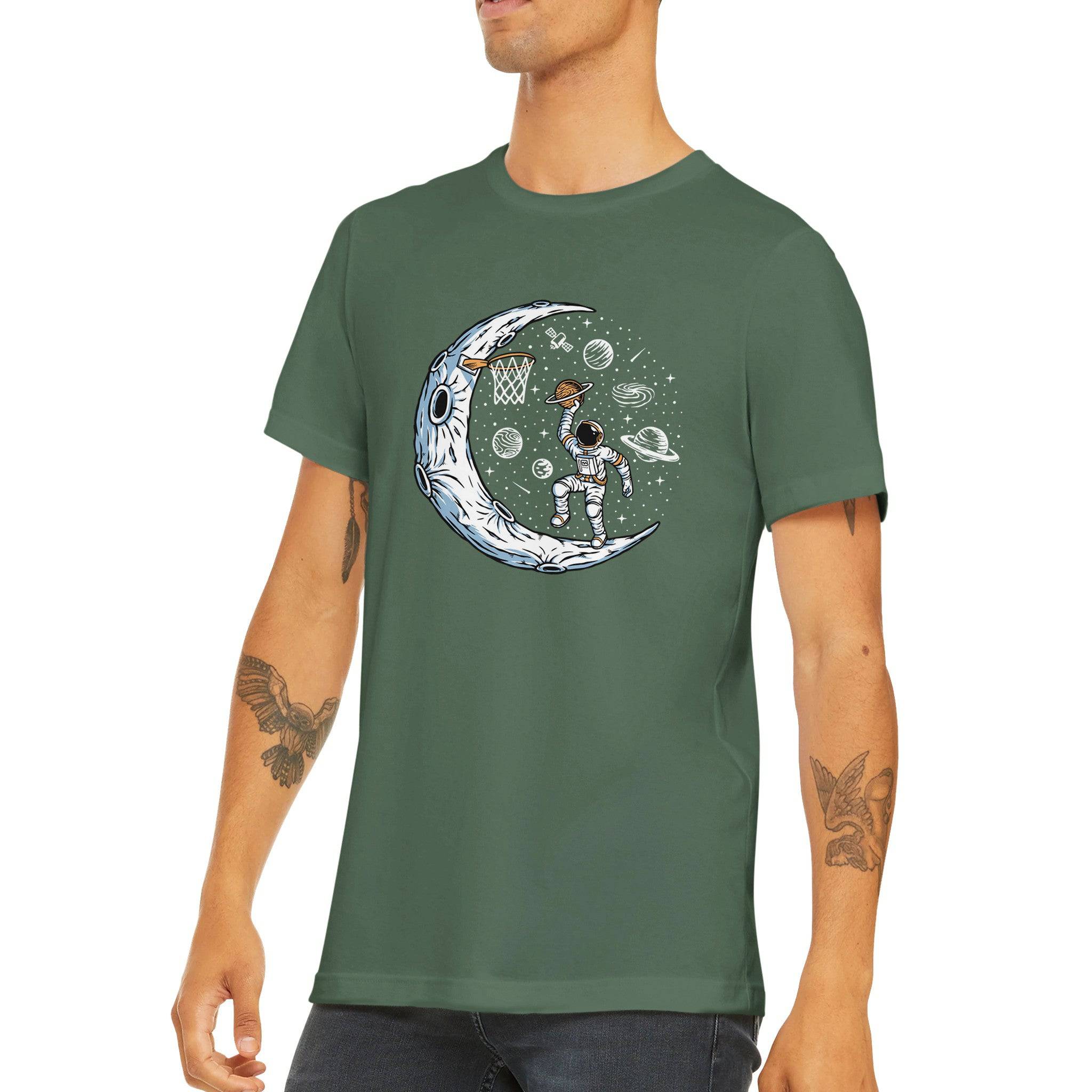 Budget Unisex Crewneck T-shirt/Astronaut-Playing-Basketball - Enet Images