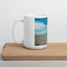 White glossy mug/pebble beach - Enet Images