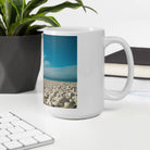 White glossy mug/pebble beach - Enet Images