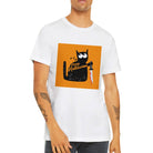 Budget Unisex Crewneck T-shirt/Cat-Holding-Bloody-Knife - Enet Images