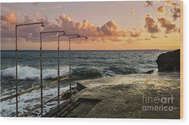 Showers at the beach - Wood Print - Enet Images