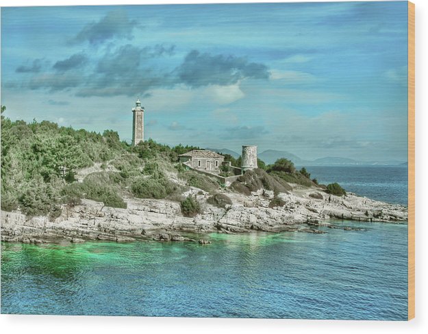 Lighthouse At Fiscardo - Wood Print