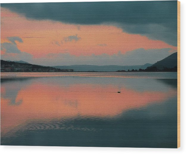 Symmetry At The Lagoon-Oil Effect - Wood Print