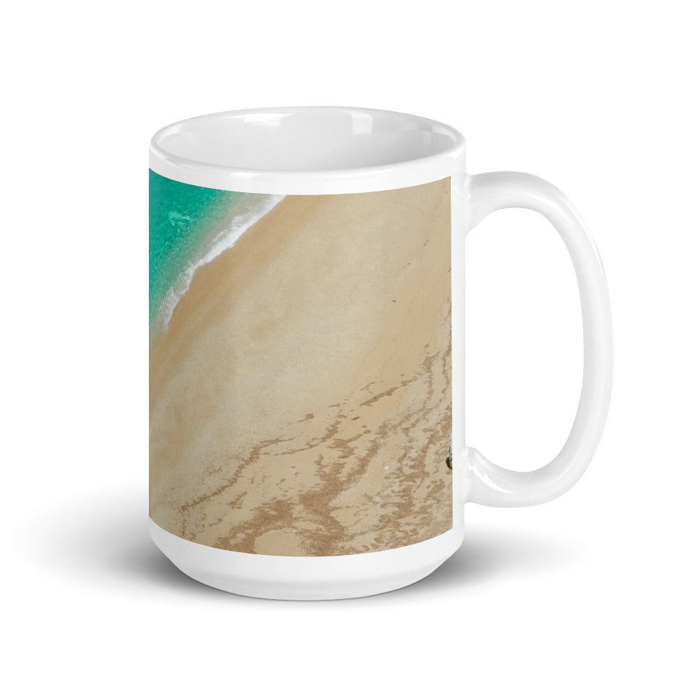 Λευκή γυαλιστερή κούπα/Θάλασσα και άμμος