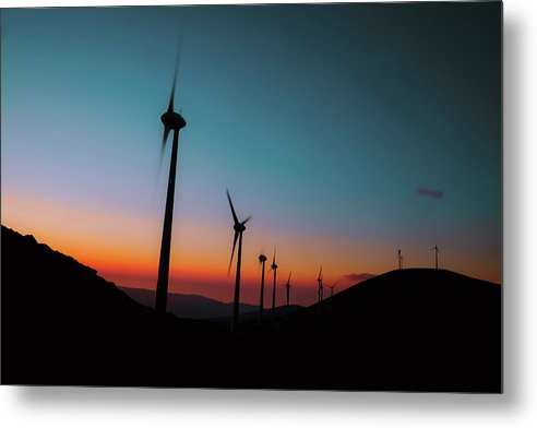 Windturbinen gegen den farbenfrohen Sonnenuntergang - Metallbild