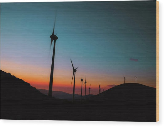 Windturbinen vor dem farbenfrohen Sonnenuntergang - Holzdruck